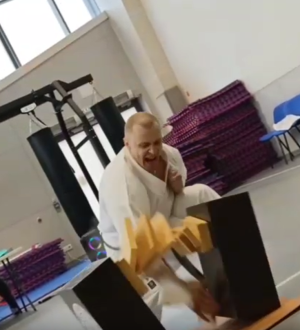 Разбивающий доски одним ударом кузбассовец взял серебро всероссийского турнира