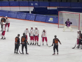 «Кузбасс» уверенно обыграл «Саяны» в матче чемпионата России по хоккею с мячом