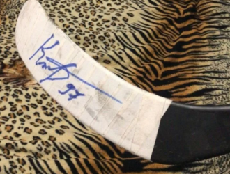 Клюшку Кирилла Капризова продают в Кузбассе за 2 млн рублей