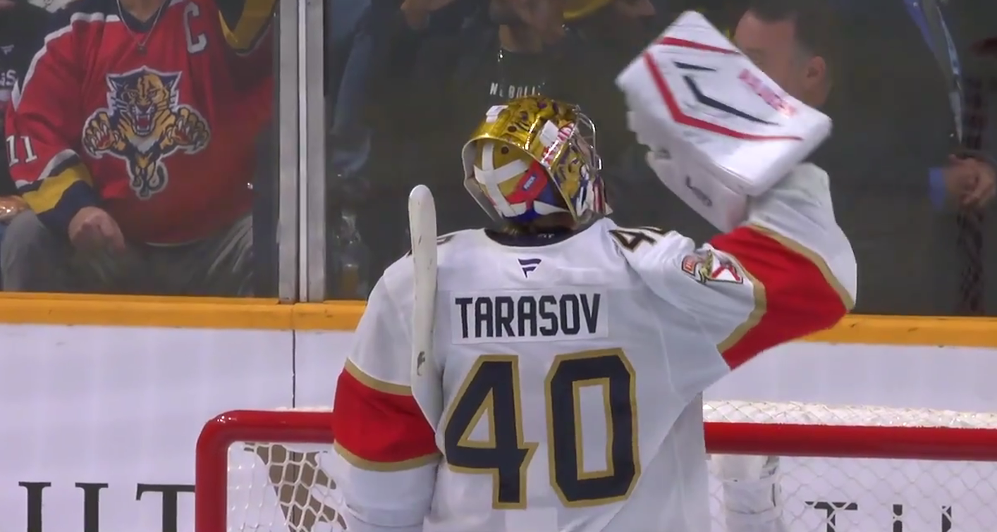 Уроженец Новокузнецка затеял массовую драку в матче НХЛ