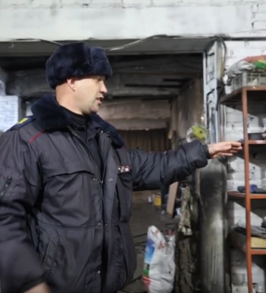 В Кемерове сотрудники полиции спасли задыхавшегося в горящем гараже человека