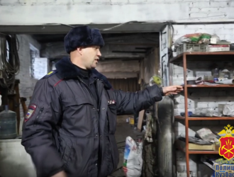 В Кемерове сотрудники полиции спасли задыхавшегося в горящем гараже человека