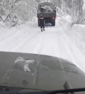В Кузбассе не могут справиться с аварией на электросетях из-за нечищеных дорог