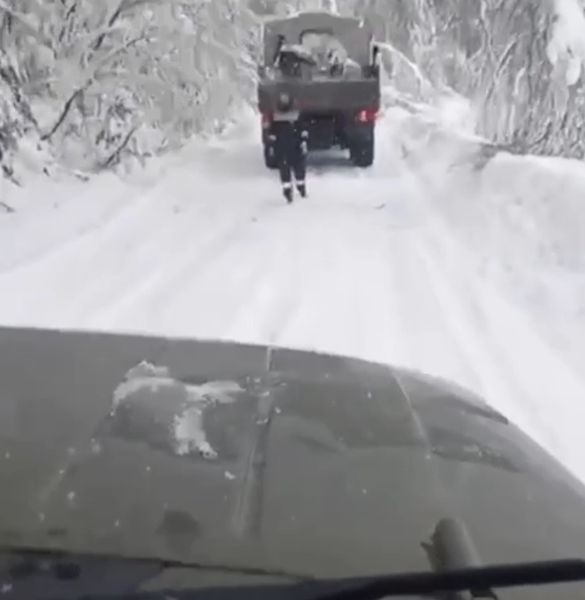 В Кузбассе не могут справиться с аварией на электросетях из-за нечищеных дорог