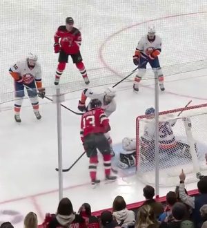 Надежная игра Ильи Сорокина помогла «Нью-Йорк Айлендерс» одержать вторую подряд победу в НХЛ