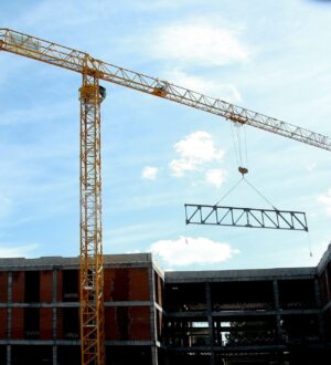 Минстрой подал иск на подрядчика за срыв строительства школы в Белове