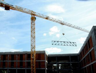 Минстрой подал иск на подрядчика за срыв строительства школы в Белове  