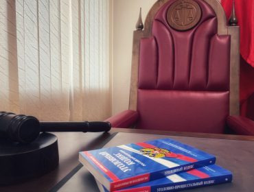 За ранение ножом полицейского под суд пойдет житель Белова