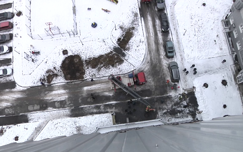 Чтобы успеть спасти людей: в Новокузнецке пожарные провели учения на высотном здании