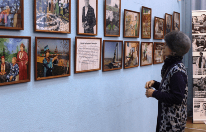 В Новокузнецке открыли уникальную фотовыставку о телеутах