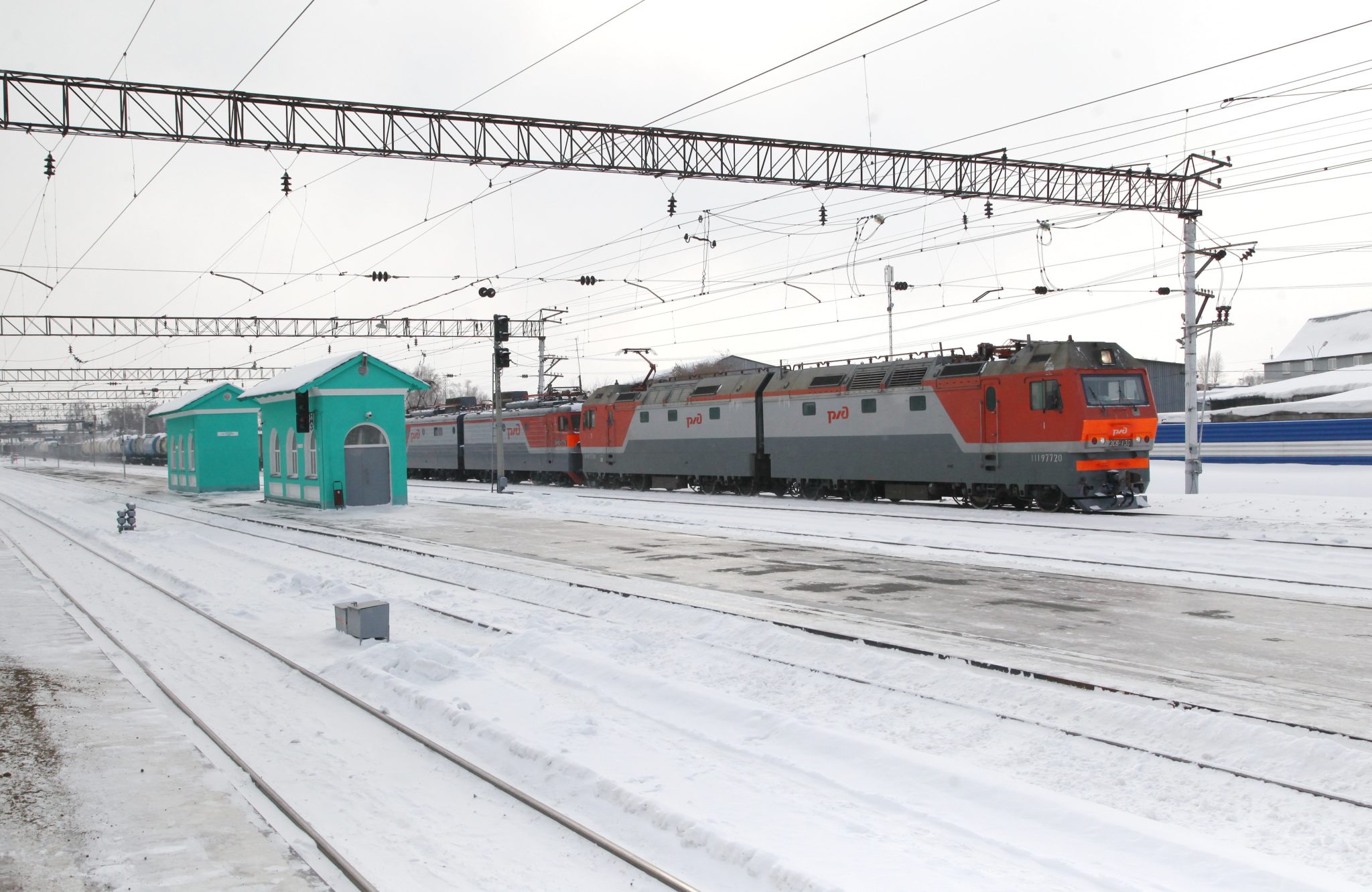 В Кузбассе пять вагонов поезда сошли с рельсов