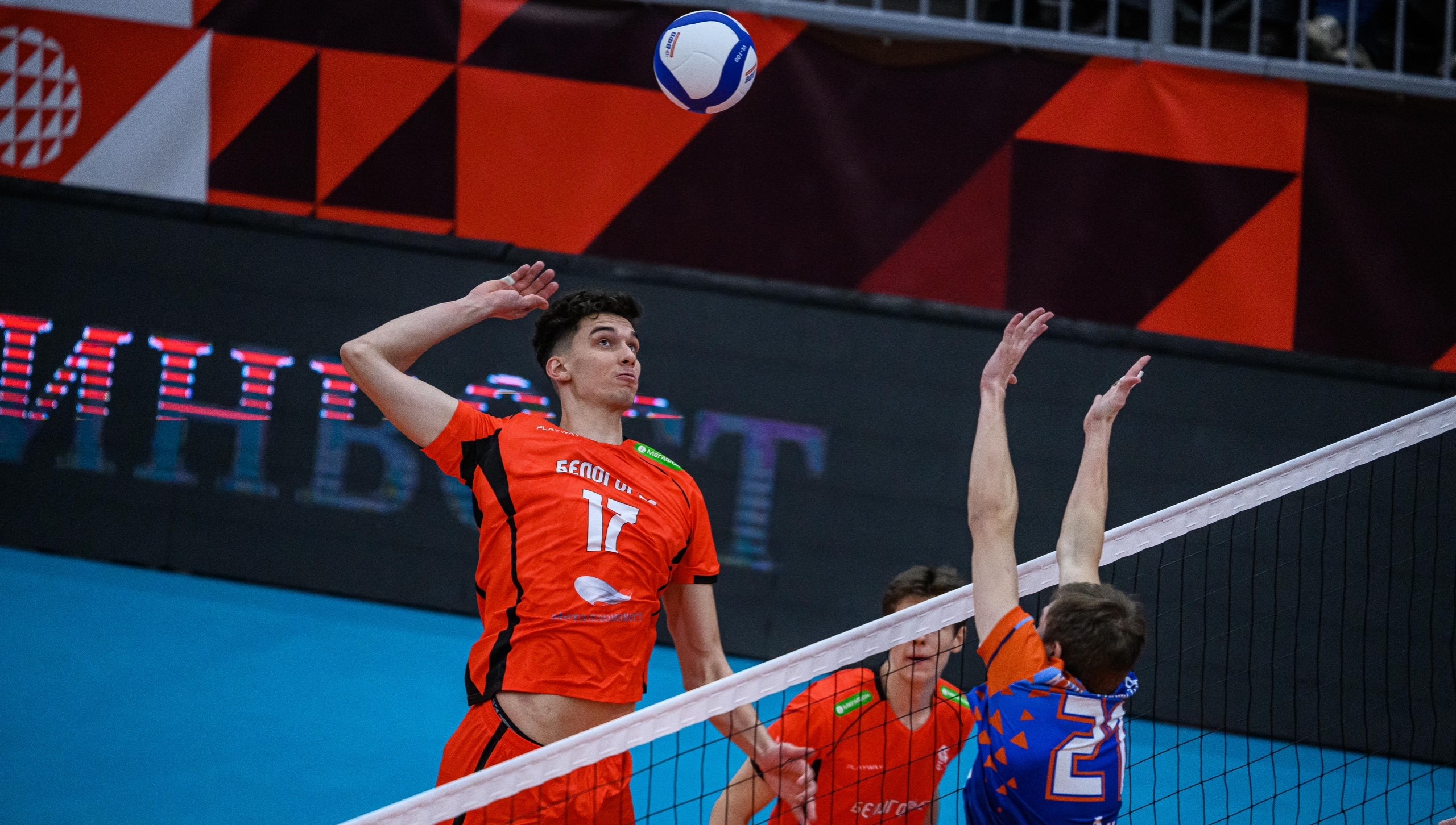 Кемеровские волейболисты не смогли одолеть на выезде «Белогорье»