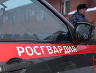 В Новокузнецке двое пьяных мужчин устроили дебош в магазин, перепутав его с сауной