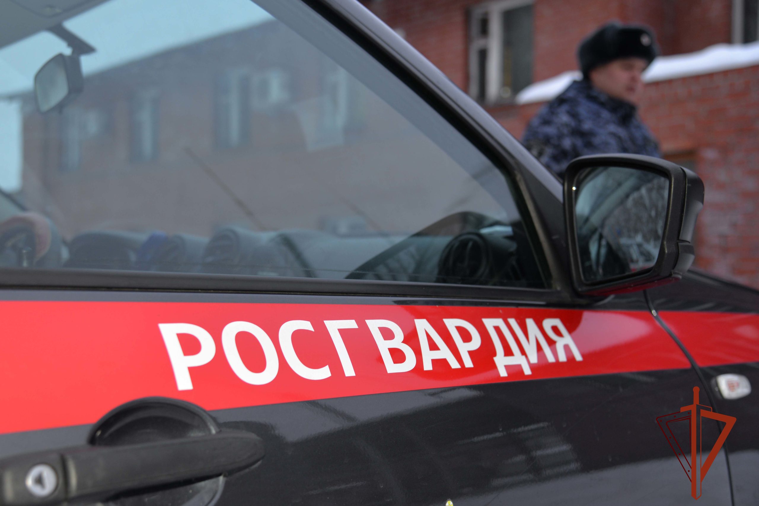 В Новокузнецке двое пьяных мужчин устроили дебош в магазине, перепутав его с сауной