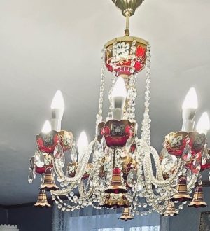 В Кузбассе автоледи погасила долги по штрафам, чтобы не лишиться дорогой люстры