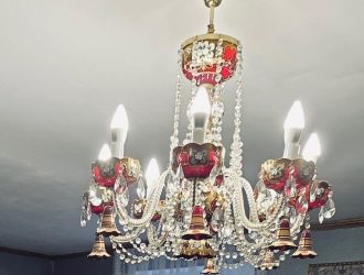 В Кузбассе автоледи погасила долги по штрафам, чтобы не лишиться дорогой люстры