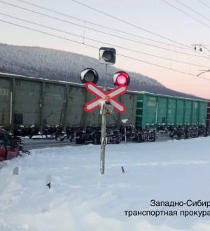 Поезд врезался в легковую машину в Таштагольском округе