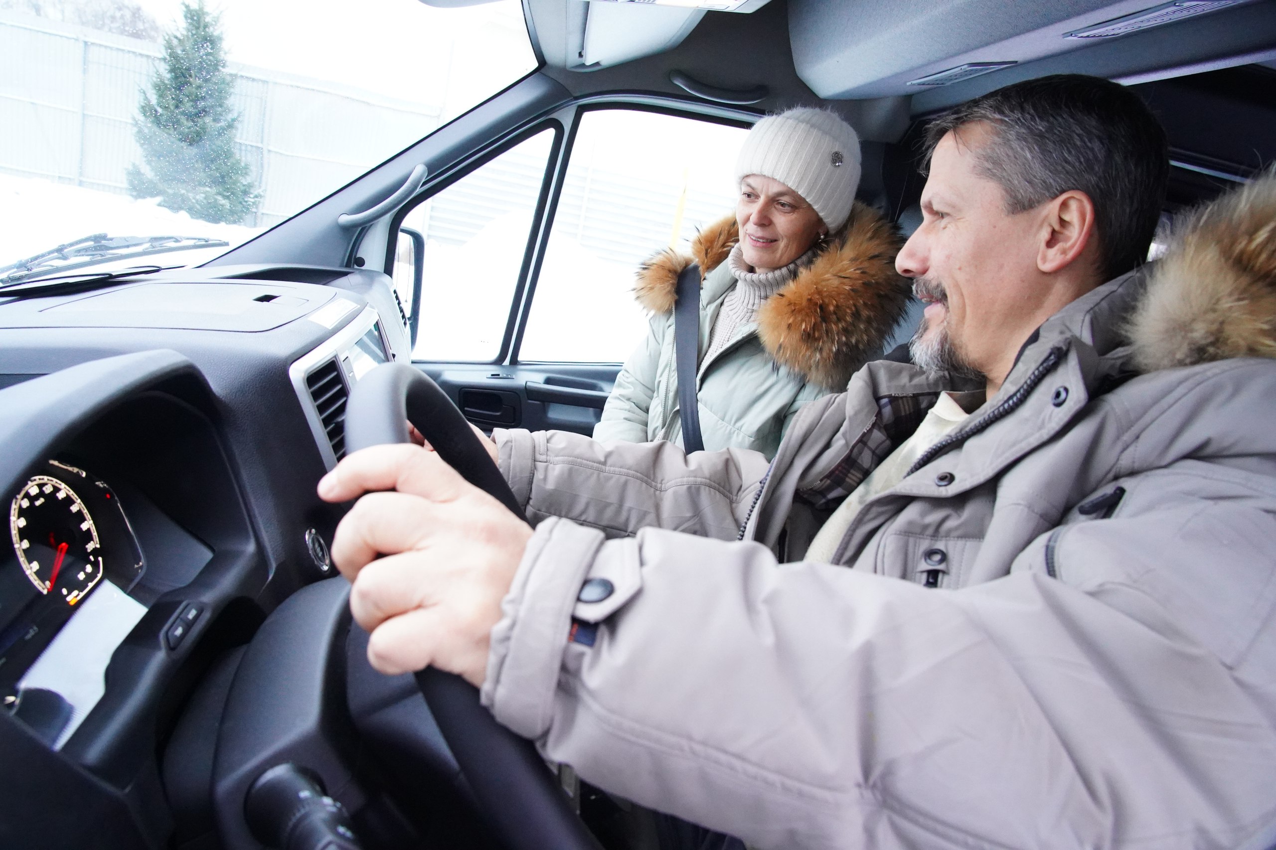 Многодетные семьи в Кузбассе получили машины по новому областному закону
