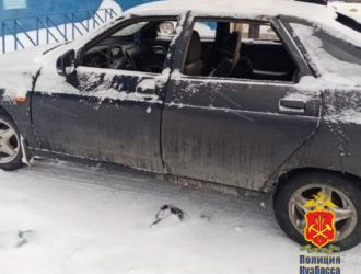 Пьяный кузбассовец не смог угнать машину и разгромил ее