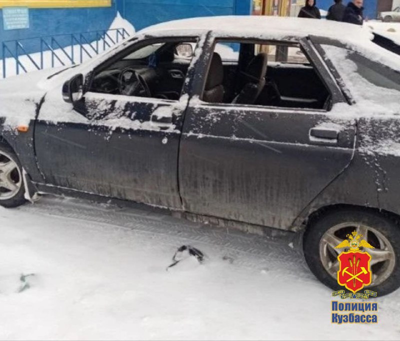 Пьяный кузбассовец не смог угнать машину и разгромил ее