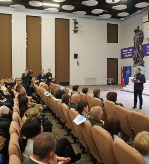 Илья Середюк рассказал кадетам о Героях Советского Союза и России из Кузбасса