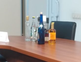 Кузбассовцам продают контрафактный алкоголь под видом сувенирной продукции