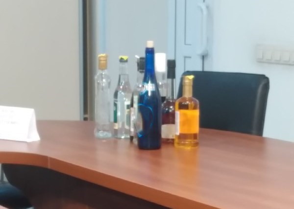 Кузбассовцам продают контрафактный алкоголь под видом сувенирной продукции