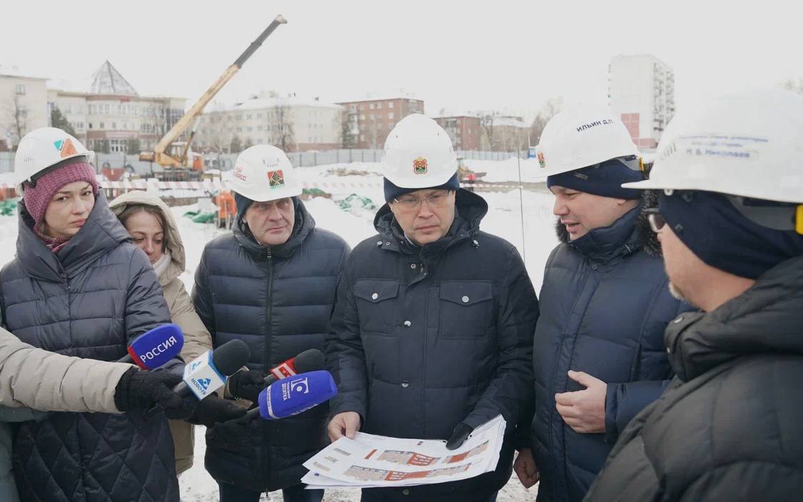 Губернатор проверил строительство новый школы в Новокузнецке