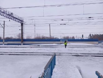 В Кузбассе студентку доставили в больницу после столкновения с электричкой