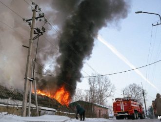 На крупном пожаре в Новокузнецке обошлось без пострадавших