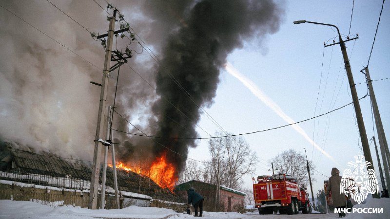 На крупном пожаре в Новокузнецке обошлось без пострадавших