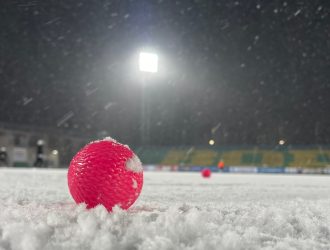 Хоккейный «Кузбасс» на последних секундах упустил победу над «Водником»