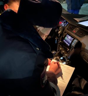 Госавтоинспекторы Новокузнецка шокированы, как горожане прячут детей в машинах, чтобы избежать штрафа