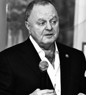 Матч «Кузбасса» в Хабаровске начался с траурной церемонии