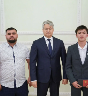 Двух отважных кузбассовцев наградили за спасение людей в критических ситуациях