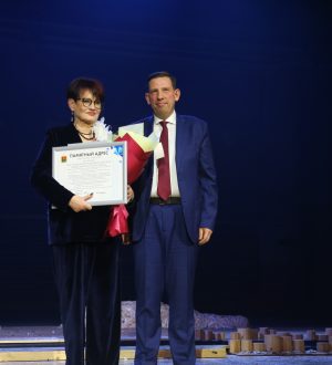 Прокопьевский Ленком и его сотрудники удостоились высоких областных наград в честь юбилея театра