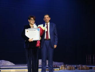 Прокопьевский Ленком и его сотрудники удостоились высоких областных наград в честь юбилея театра