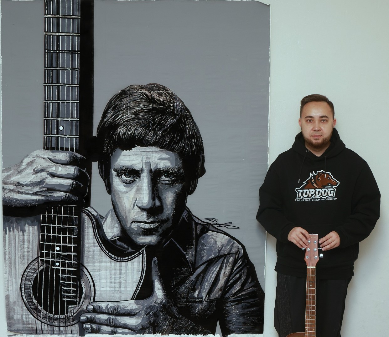 Кузбасский художник создал портрет Высоцкого из книжных страниц