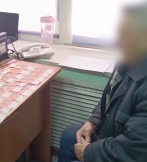 Бдительный кузбасский таксист помешал мошенникам обокрасть пенсионера на крупную сумму