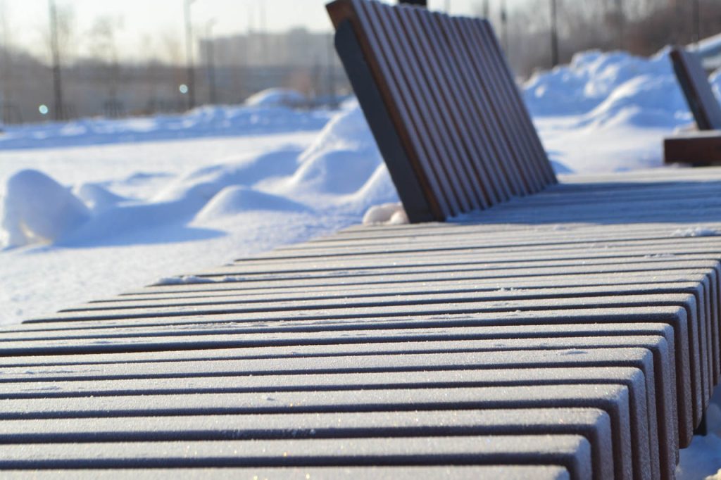 Пустые улицы, туманный горизонт и яркое солнце: фоторепортаж с улиц морозного Кемерова