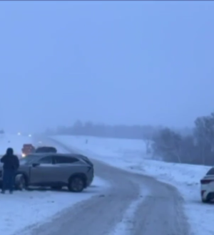 Сразу несколько ДТП случилось на трассе «Кемерово-Новокузнецк». Движение затруднено