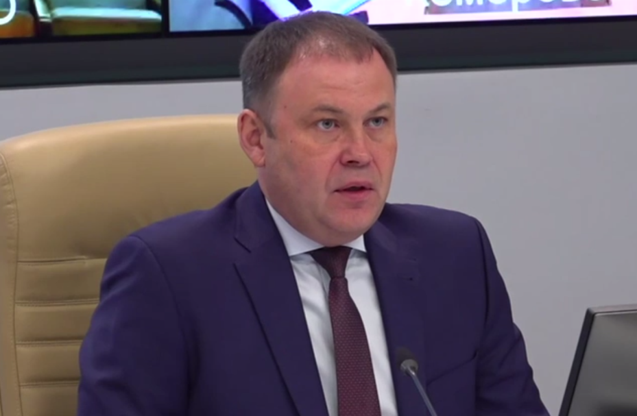 Илья Середюк поручил чиновникам быстро отработать все вопросы, которые поступили  на прямую линию президента