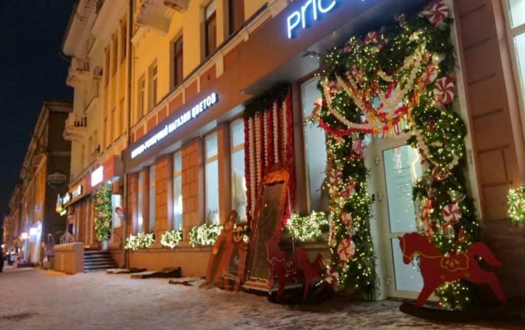 Кемерово украшает улицы и дворы к Новому году