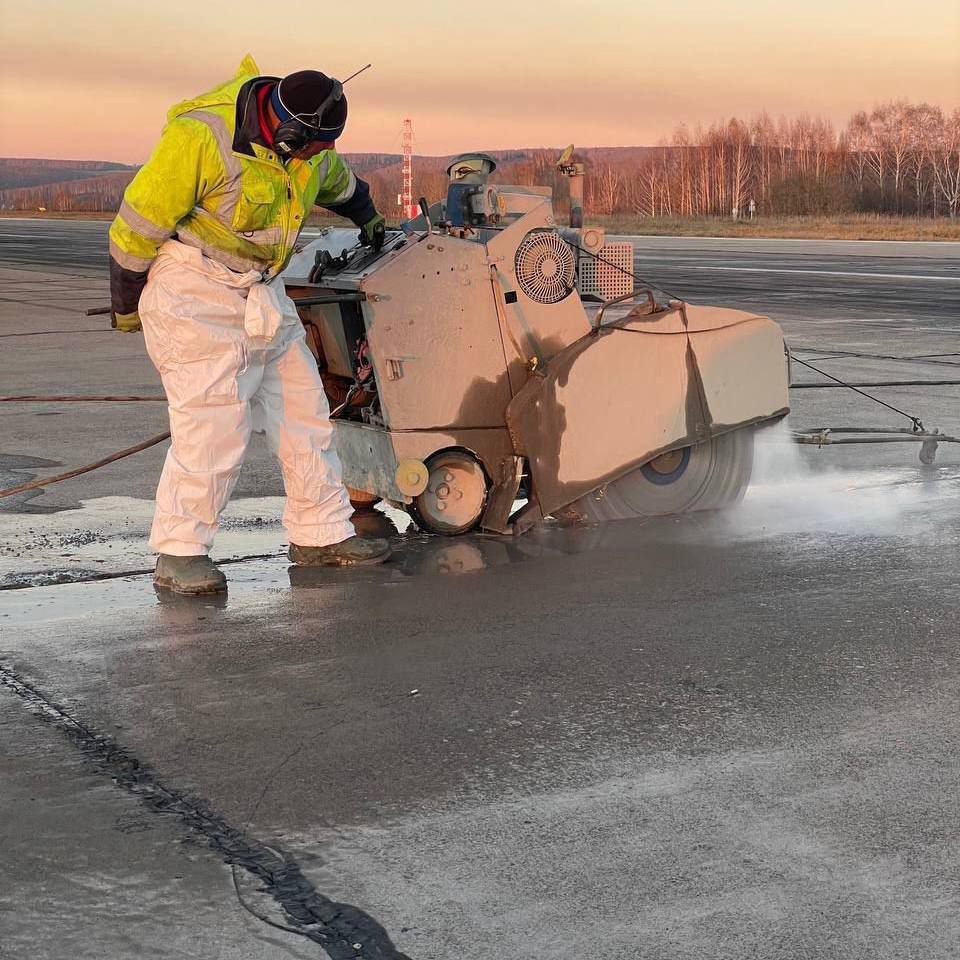 В аэропорту Новокузнецка отремонтировали взлетно-посадочную полосу