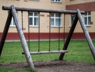 В Совфеде заявили об угрозе на каждой десятой детской площадке