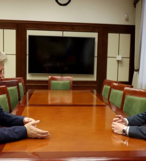 Полпред Анатолий Серышев встретился с участником программы «Время героев»