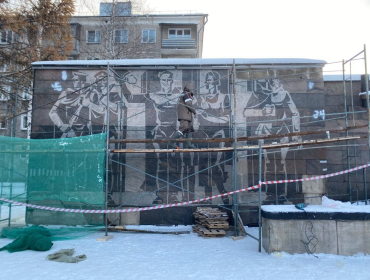 В Новокузнецке подрядчик приступил к реставрации композиции «Тыл – Фронту»