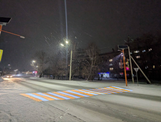 В Белове дороги теперь освещают проекционные пешеходные переходы