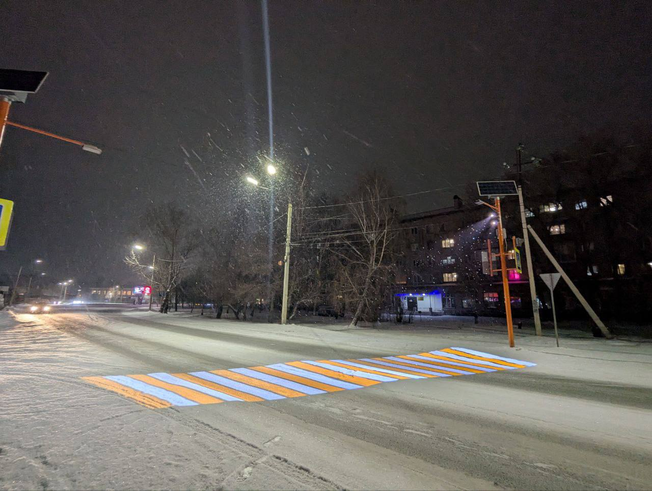 В Белове дороги теперь освещают проекционные пешеходные переходы