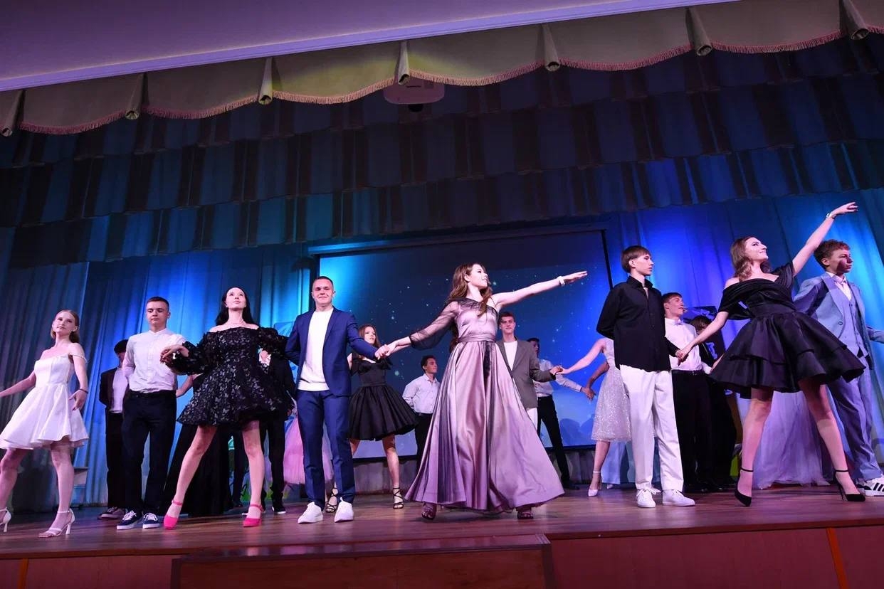 В Кузбассе назвали даты последних звонков и выпускных вечеров в 2026 году